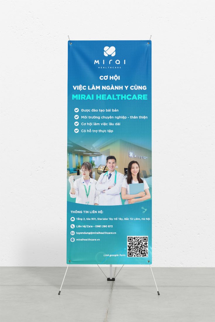 Mẫu standee tuyển dụng y tế