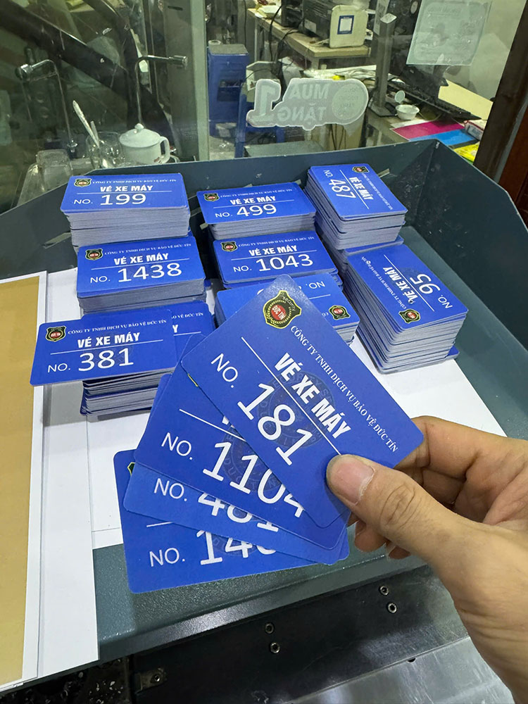 In thẻ nhựa gửi xe máy