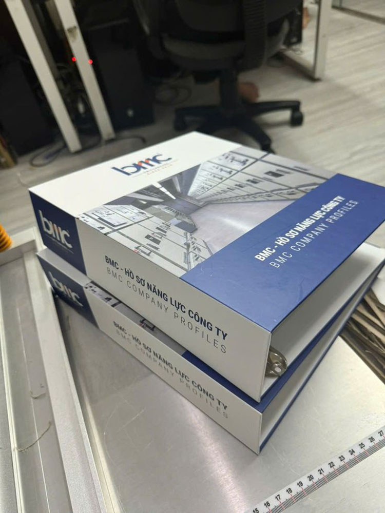 Kẹp file bìa bồi còng sắt sử dụng trong lưu mẫu sản phẩm