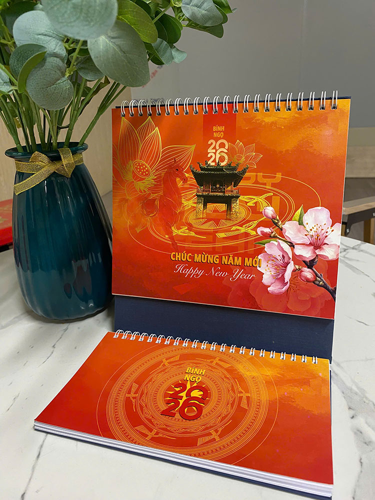 Lịch để bàn chữ M phôi sẵn